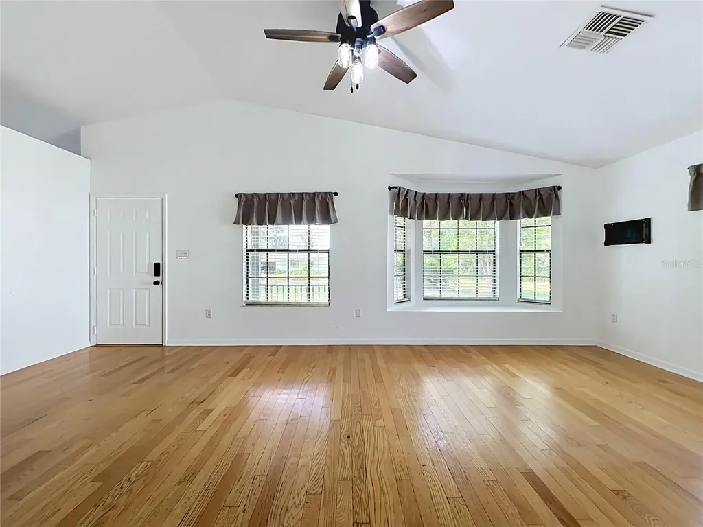 25121 Algonquin Avenue Sorrento FL 32776