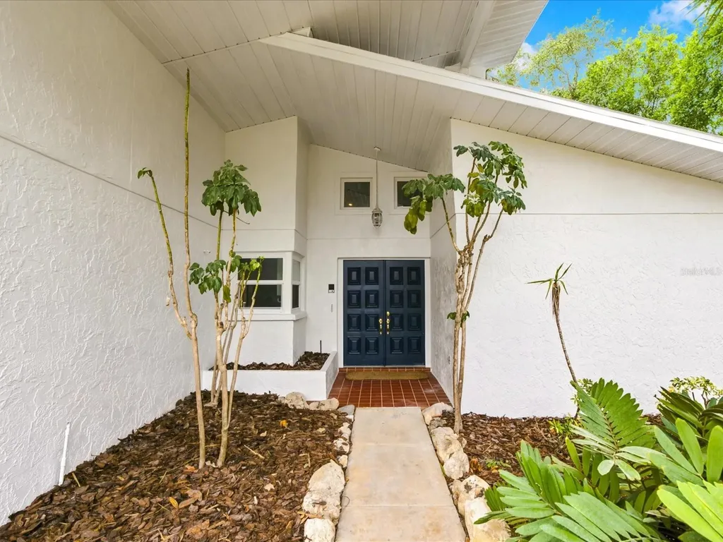 419 Wayfarer Court Tarpon Springs FL 34689