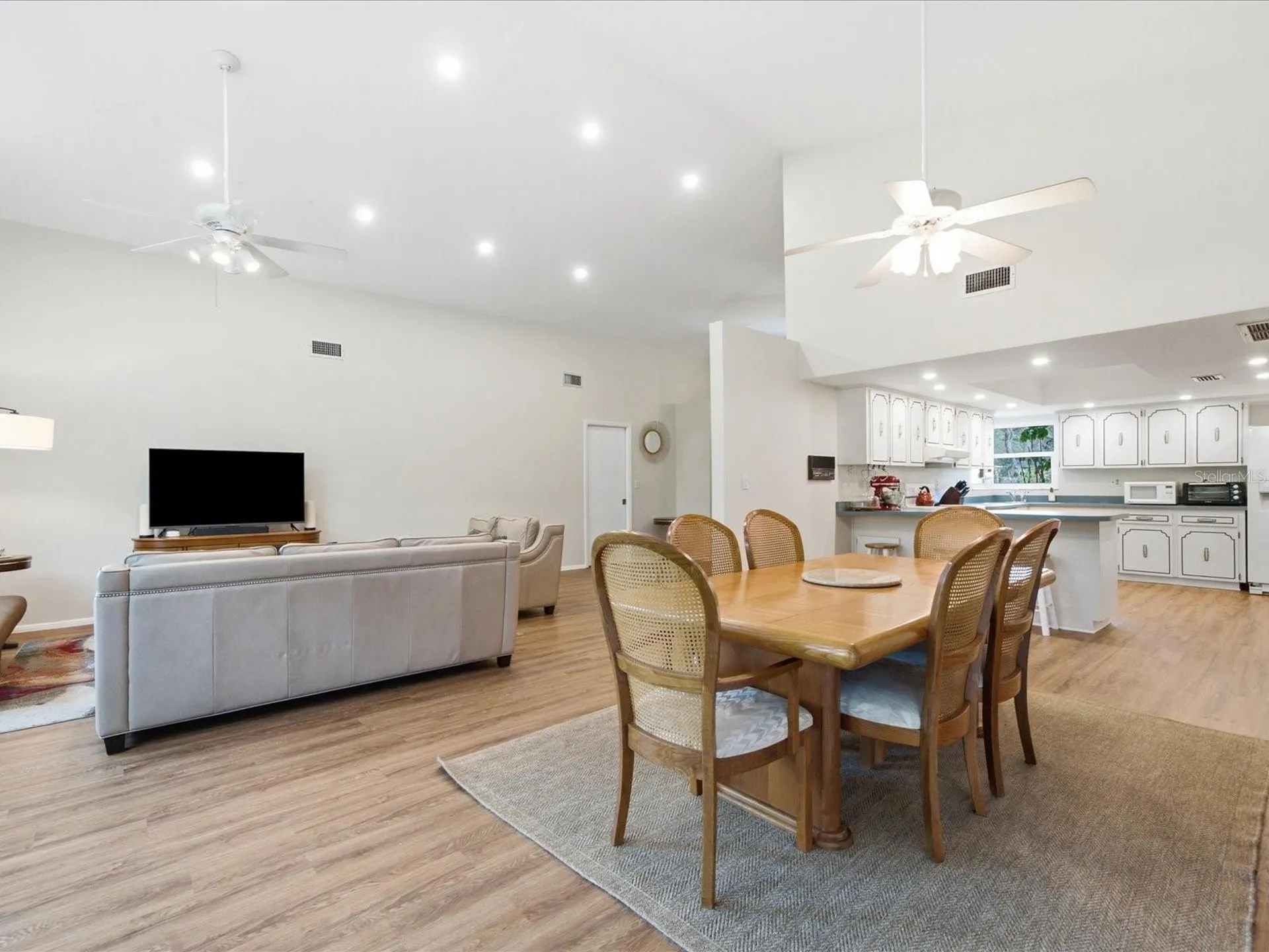 419 Wayfarer Court Tarpon Springs FL 34689