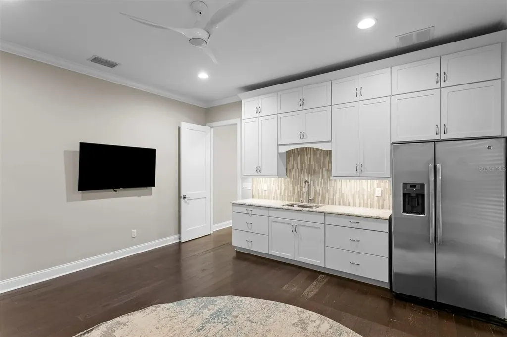 5016 W Evelyn Drive Tampa FL 33609