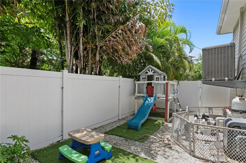 5016 W Evelyn Drive Tampa FL 33609