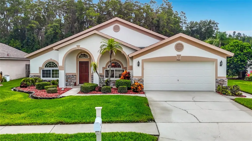 1521 Baythorn Drive Wesley Chapel FL 33543