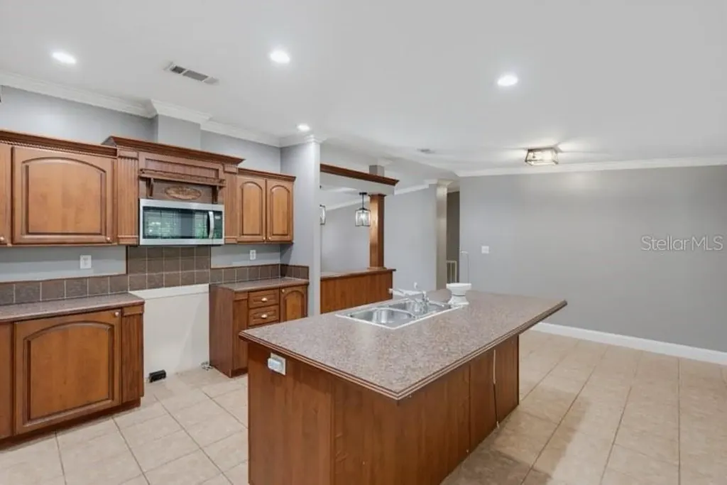 2516 Mobilaire Drive Lutz FL 33559