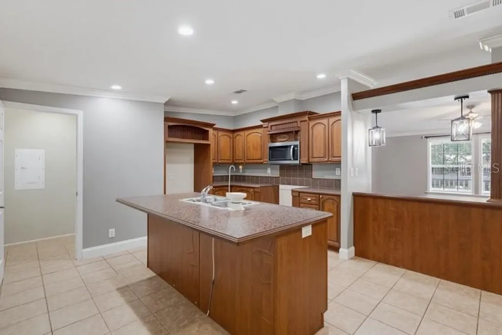 2516 Mobilaire Drive Lutz FL 33559