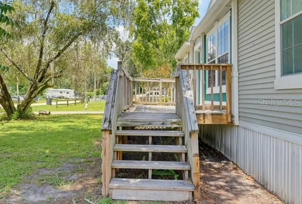 2516 Mobilaire Drive Lutz FL 33559