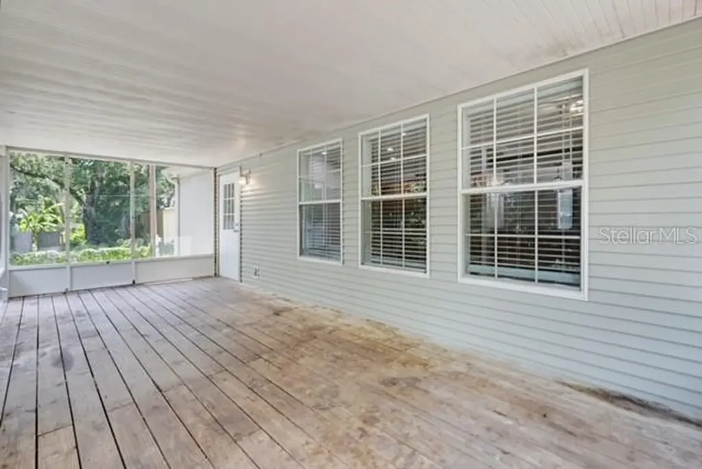 2516 Mobilaire Drive Lutz FL 33559