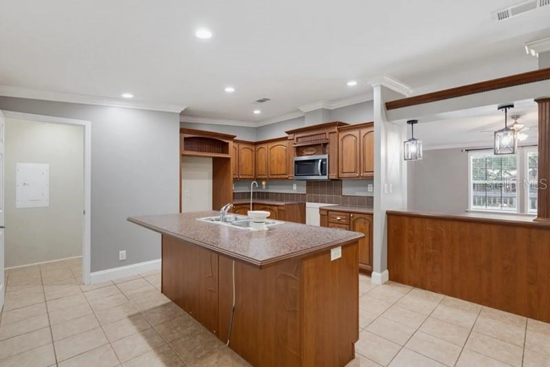 2516 Mobilaire Drive Lutz FL 33559