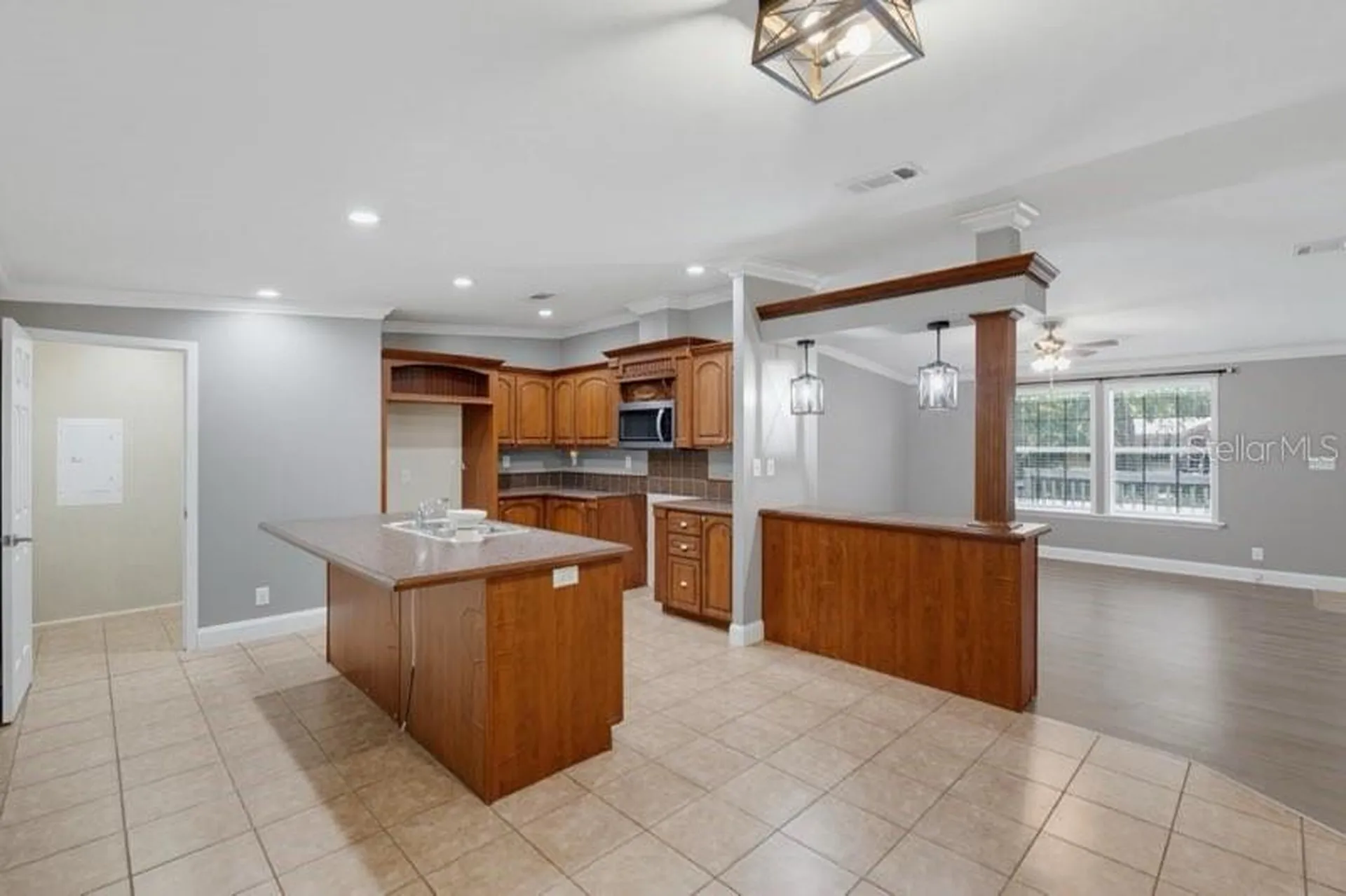 2516 Mobilaire Drive Lutz FL 33559