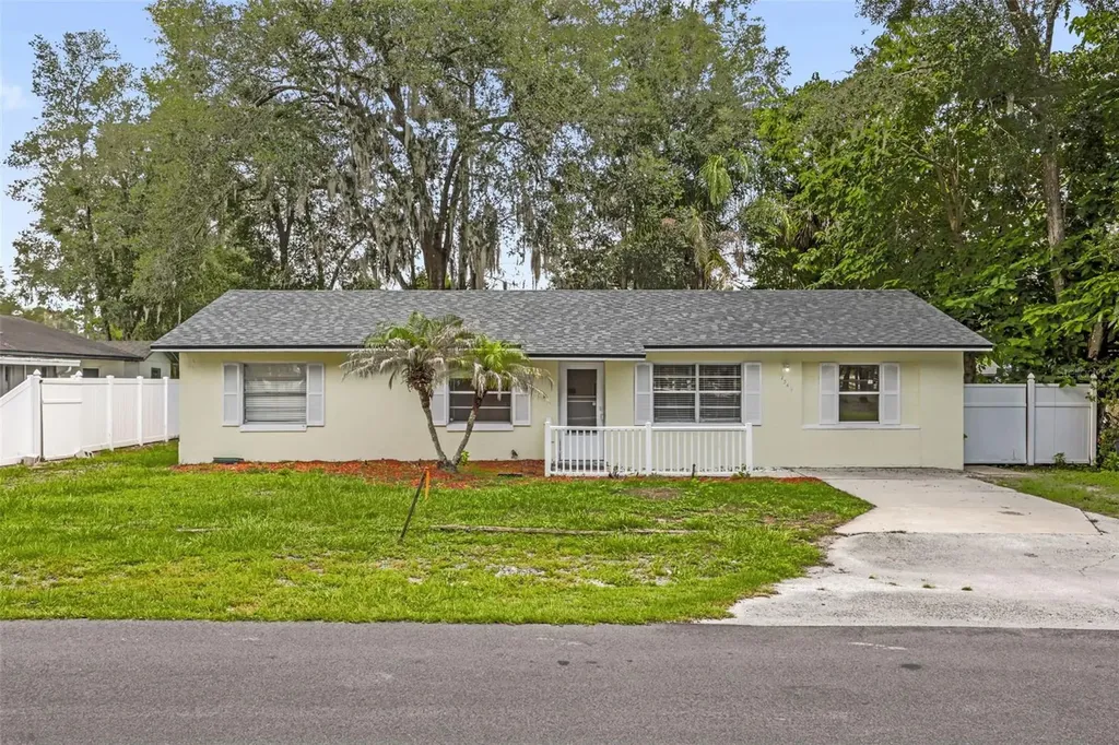 1349 E Wisconsin Avenue Deland FL 32724