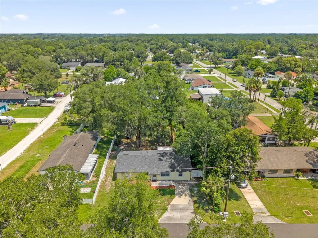 1349 E Wisconsin Avenue Deland FL 32724