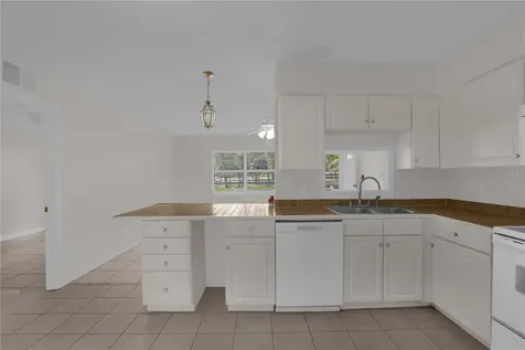 1349 E Wisconsin Avenue Deland FL 32724