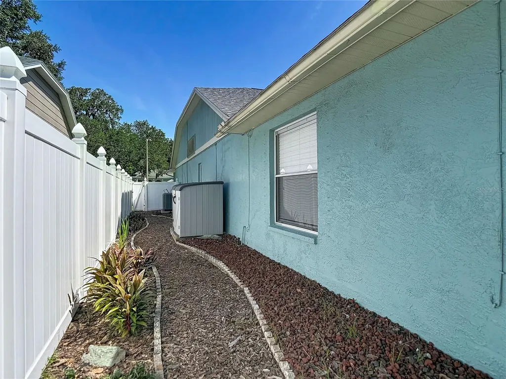 28726 Creekwood Drive Wesley Chapel FL 33545