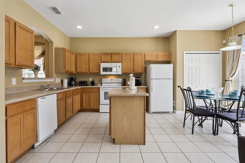 120 Saragossa Avenue Davenport FL 33897