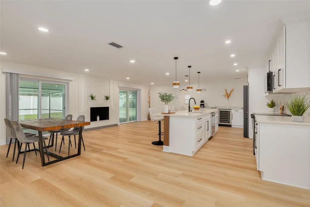 2065 Envoy Court Clearwater FL 33764