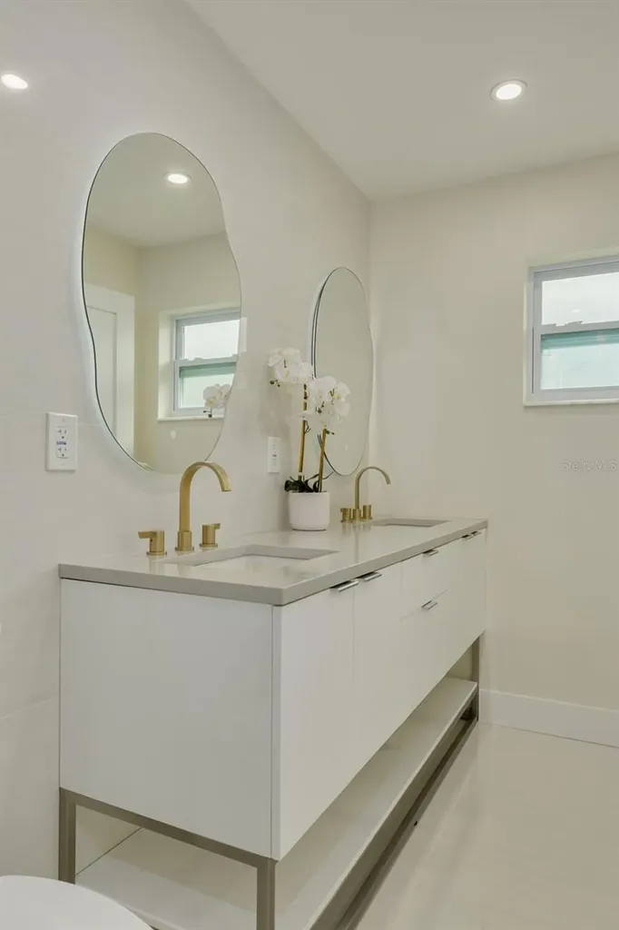 2065 Envoy Court Clearwater FL 33764