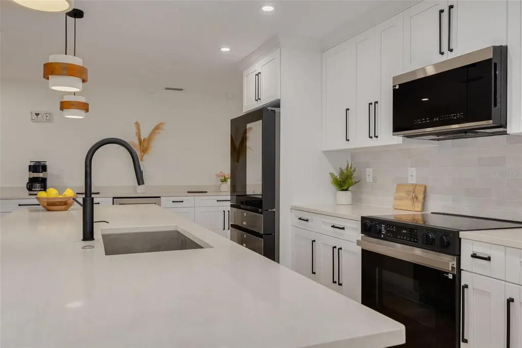 2065 Envoy Court Clearwater FL 33764