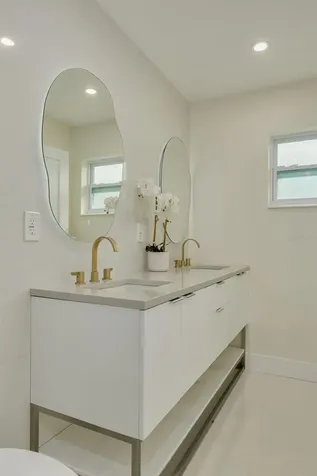 2065 Envoy Court Clearwater FL 33764