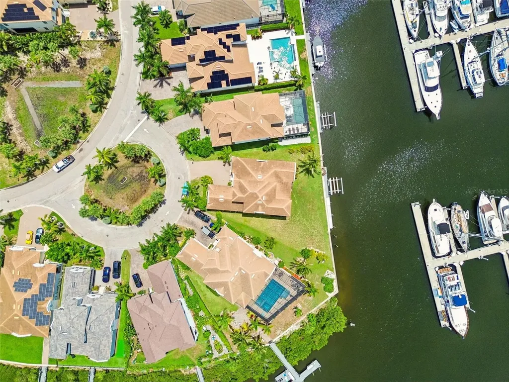 3036 Christophers Watch Lane Ruskin FL 33570