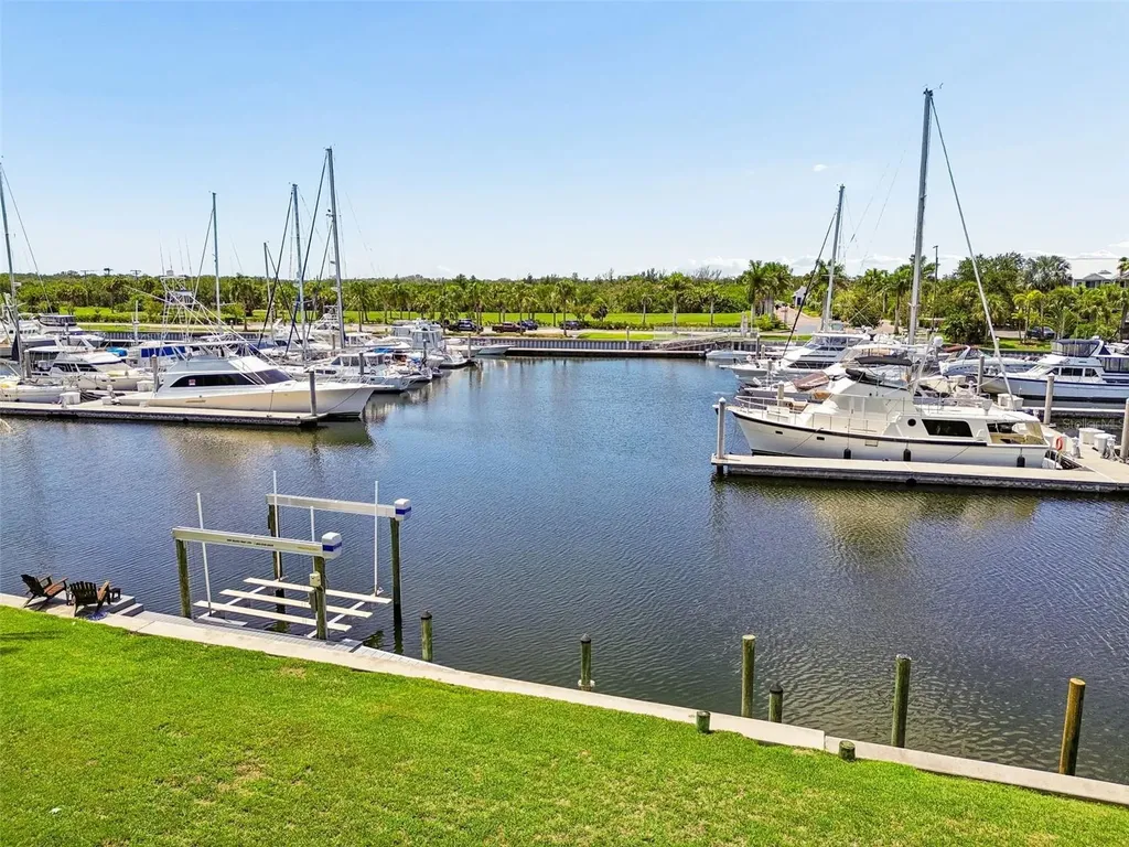 3036 Christophers Watch Lane Ruskin FL 33570