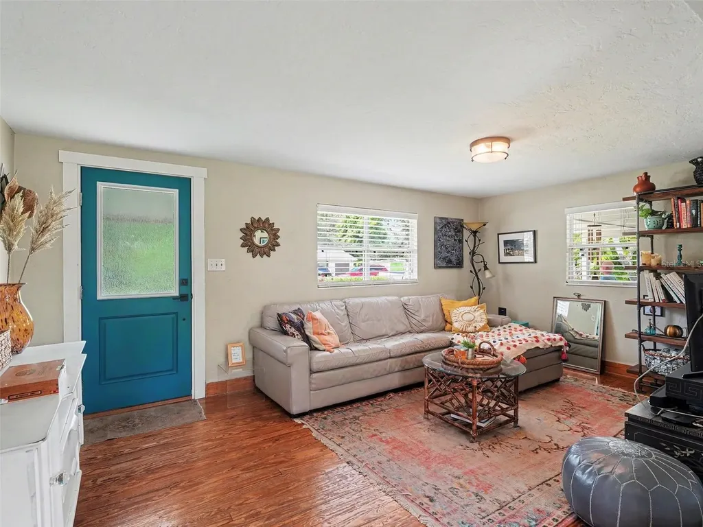3035 Hillview Street Sarasota FL 34239