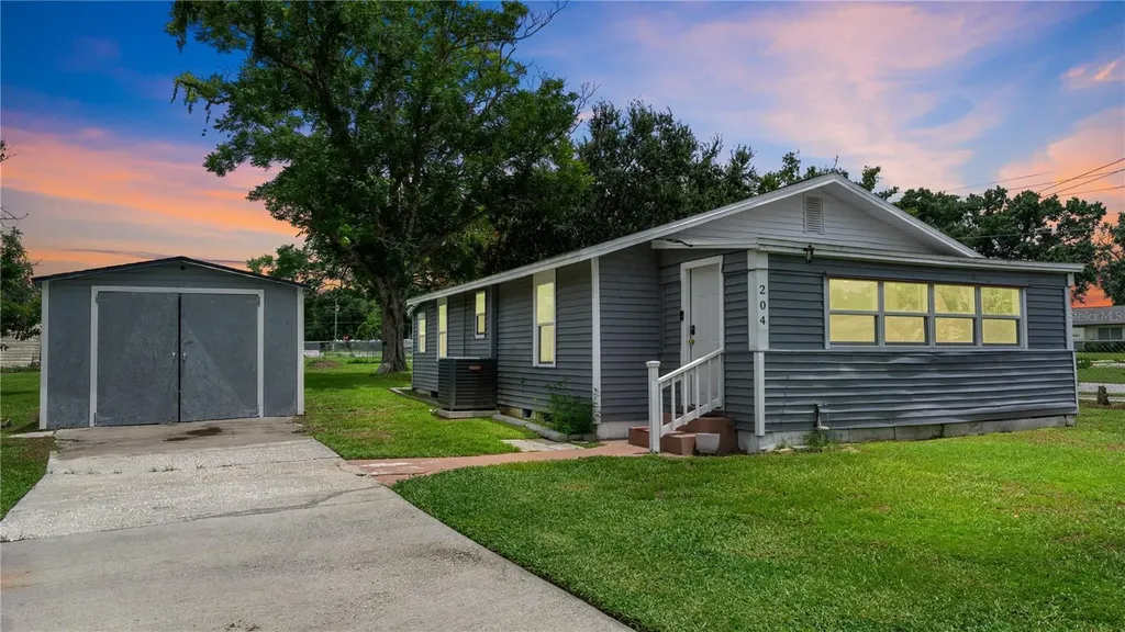 204 Pine Avenue Polk City FL 33868