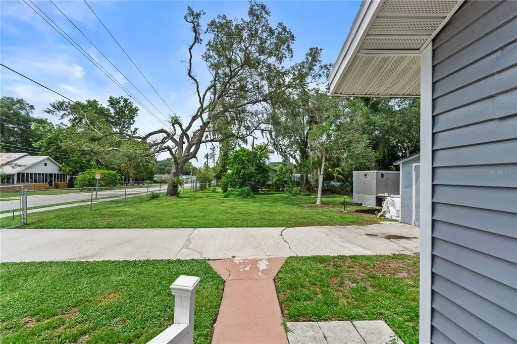 204 Pine Avenue Polk City FL 33868