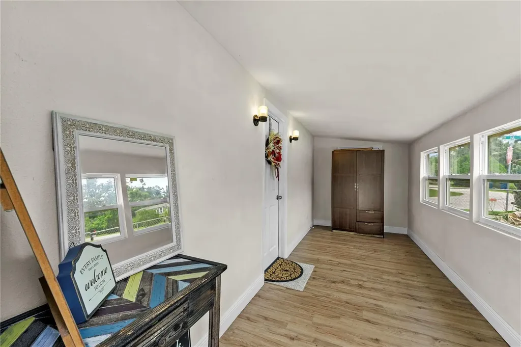 204 Pine Avenue Polk City FL 33868