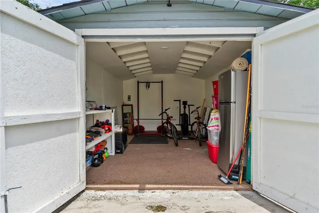 204 Pine Avenue Polk City FL 33868