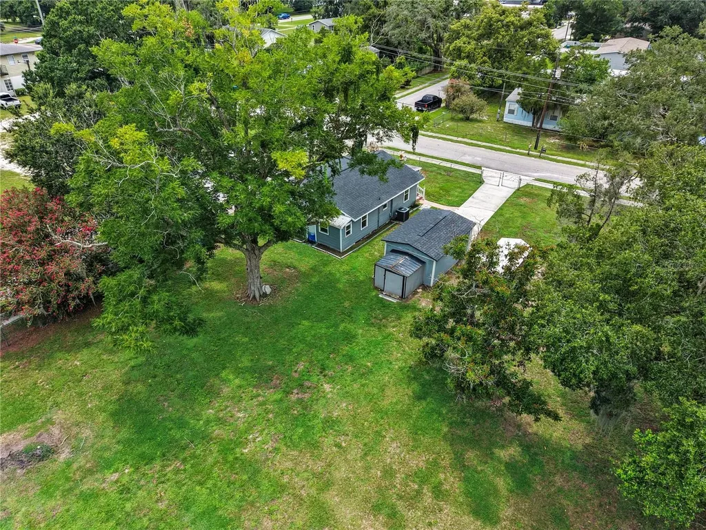 204 Pine Avenue Polk City FL 33868
