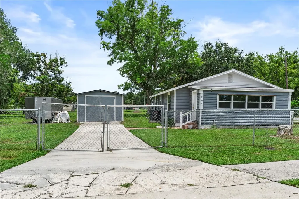 204 Pine Avenue Polk City FL 33868