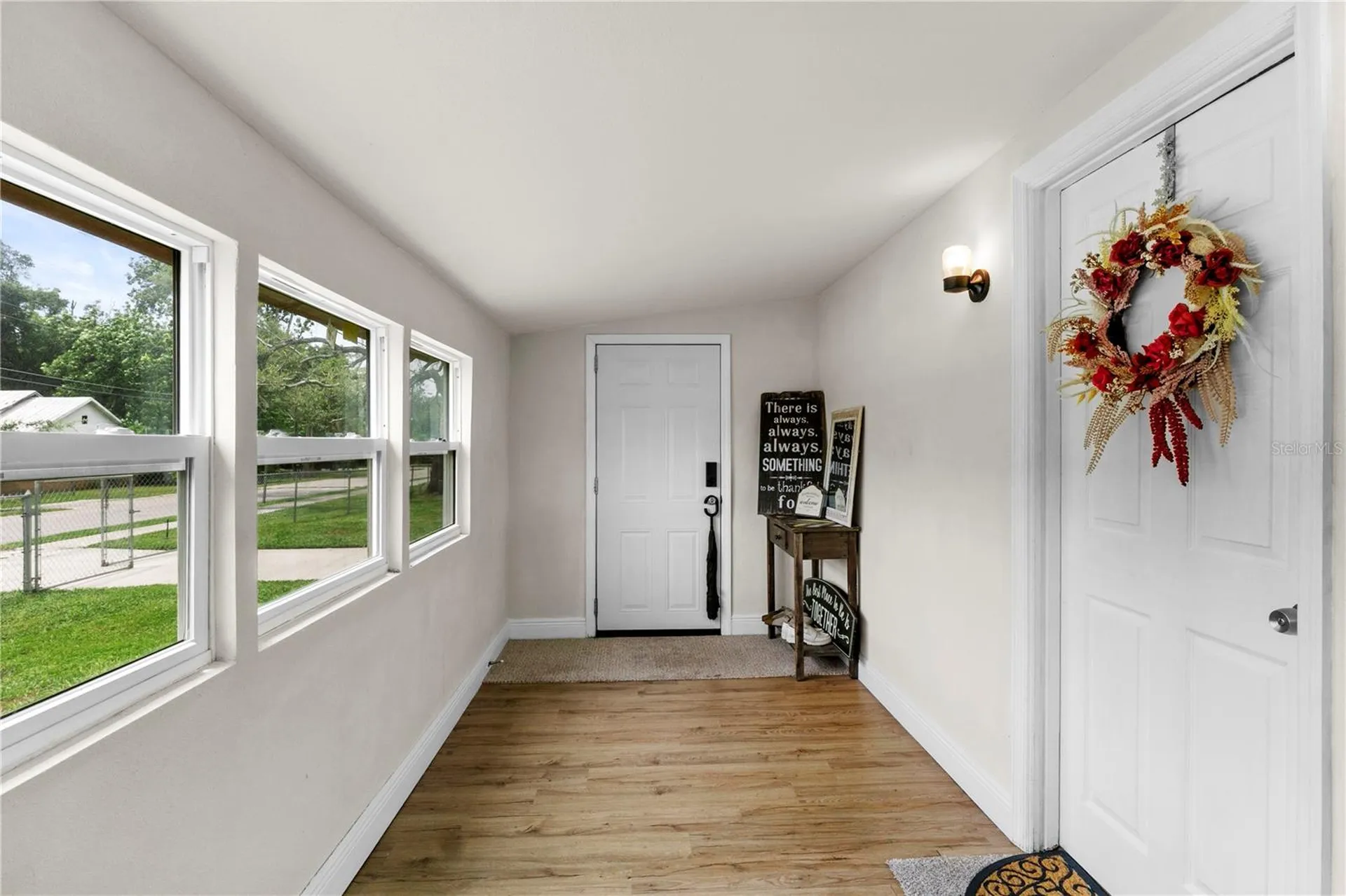 204 Pine Avenue Polk City FL 33868