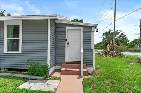 204 Pine Avenue Polk City FL 33868