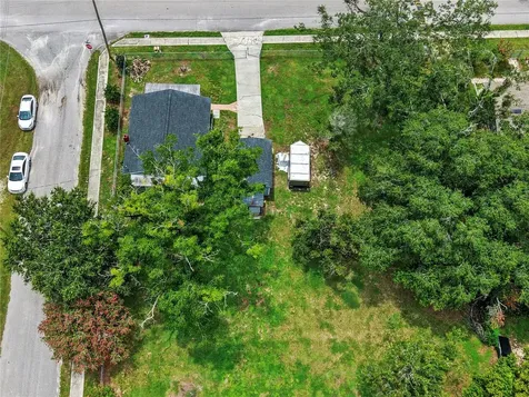 204 Pine Avenue Polk City FL 33868