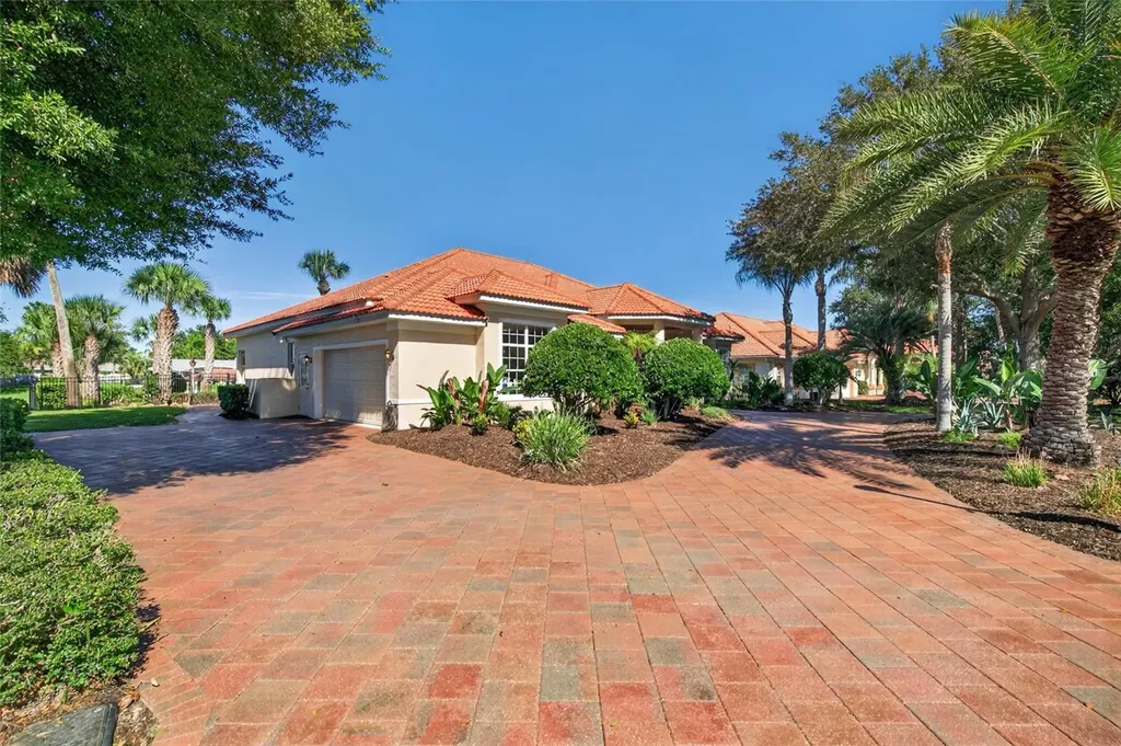 8 Old Oak Drive N Palm Coast FL 32137