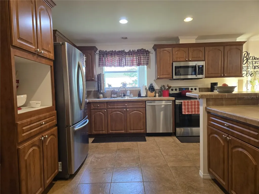 2723 Lake Grassmere Circle Zellwood FL 32798