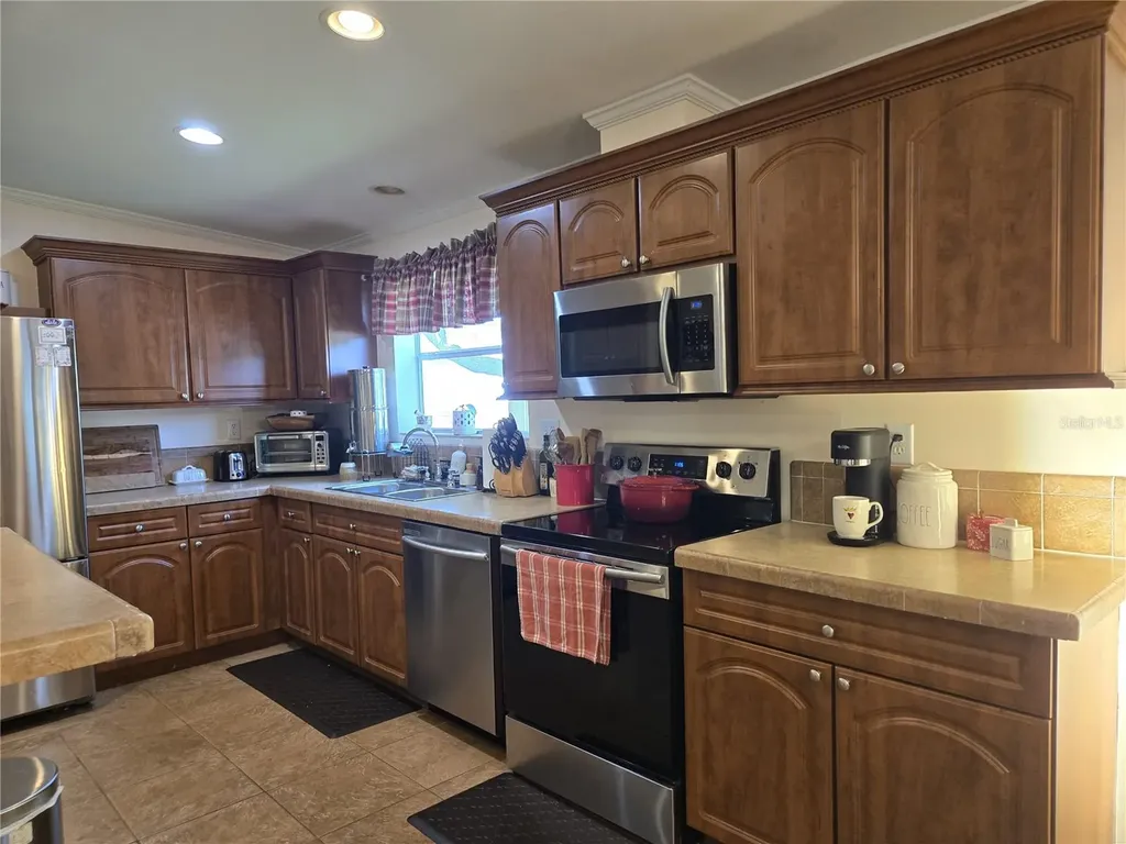 2723 Lake Grassmere Circle Zellwood FL 32798