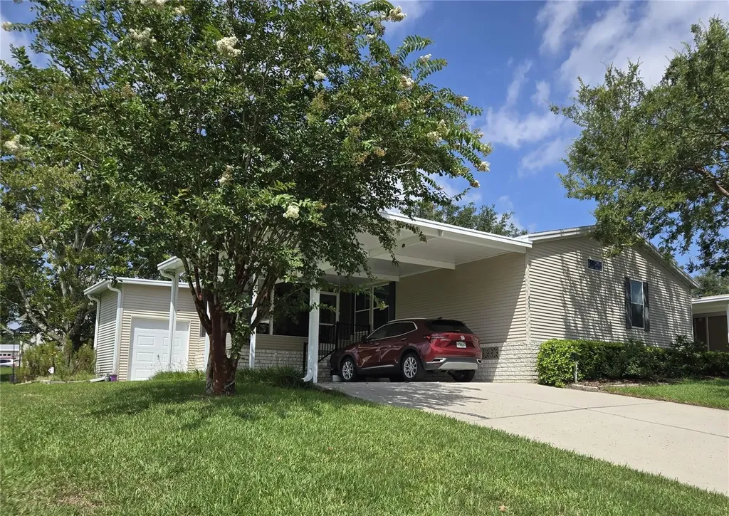 2723 Lake Grassmere Circle Zellwood FL 32798