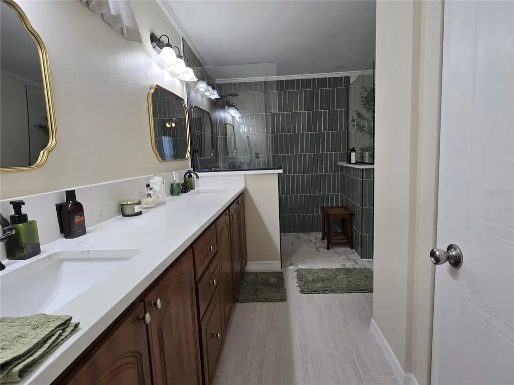 2723 Lake Grassmere Circle Zellwood FL 32798