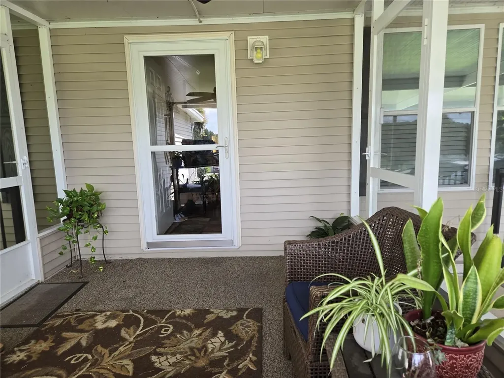 2723 Lake Grassmere Circle Zellwood FL 32798