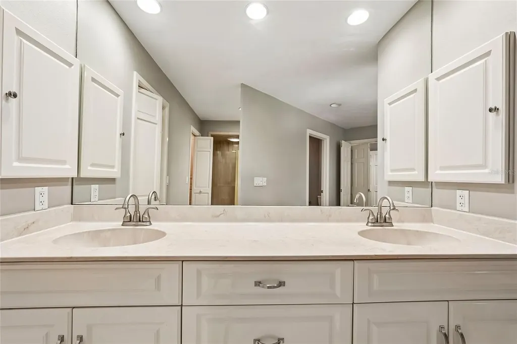 1675 Landings Lane Sarasota FL 34231