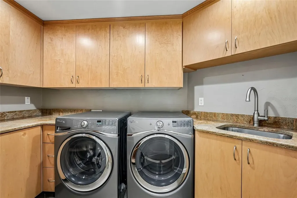 1675 Landings Lane Sarasota FL 34231