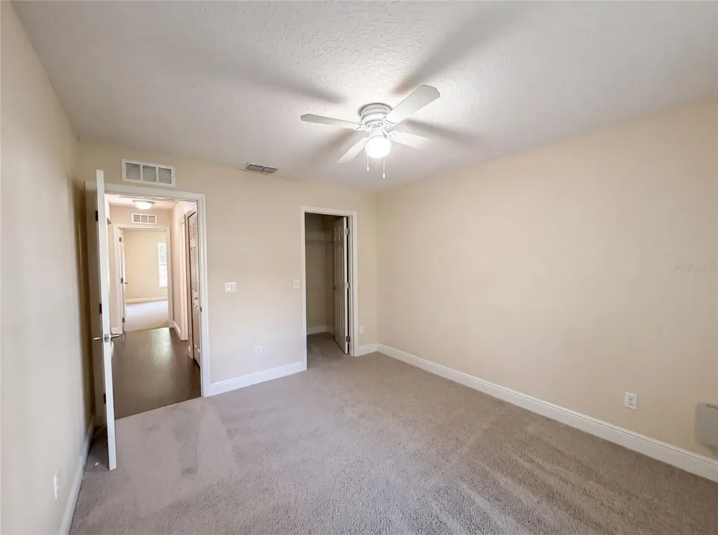 33137 Irongate Drive Leesburg FL 34788