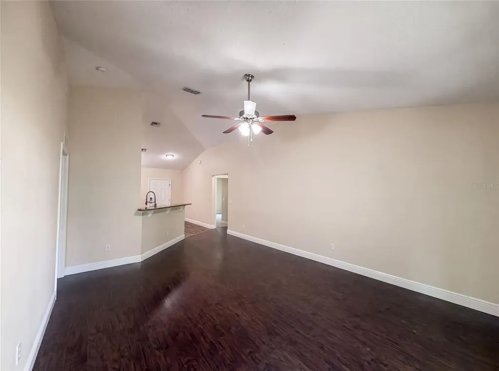 33137 Irongate Drive Leesburg FL 34788