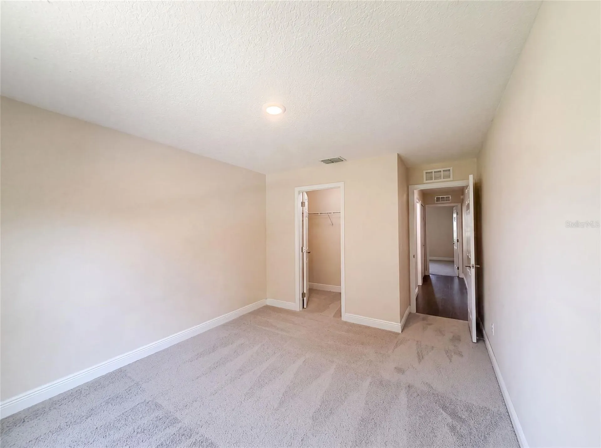 33137 Irongate Drive Leesburg FL 34788