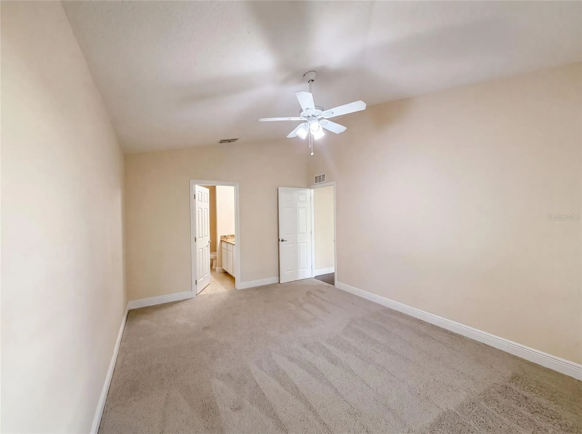 33137 Irongate Drive Leesburg FL 34788