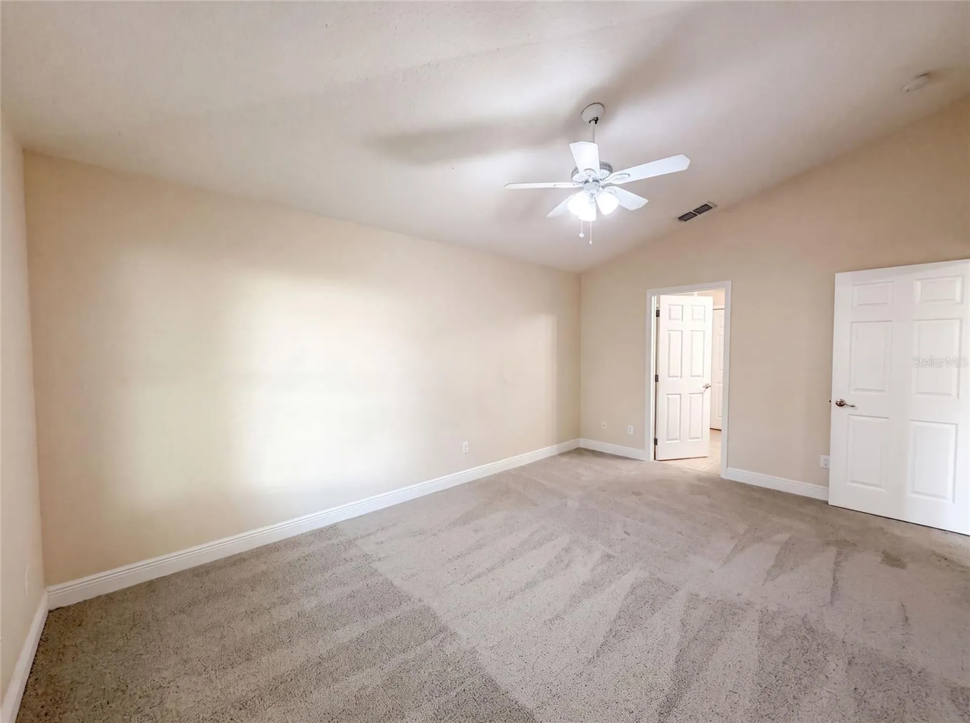 33137 Irongate Drive Leesburg FL 34788