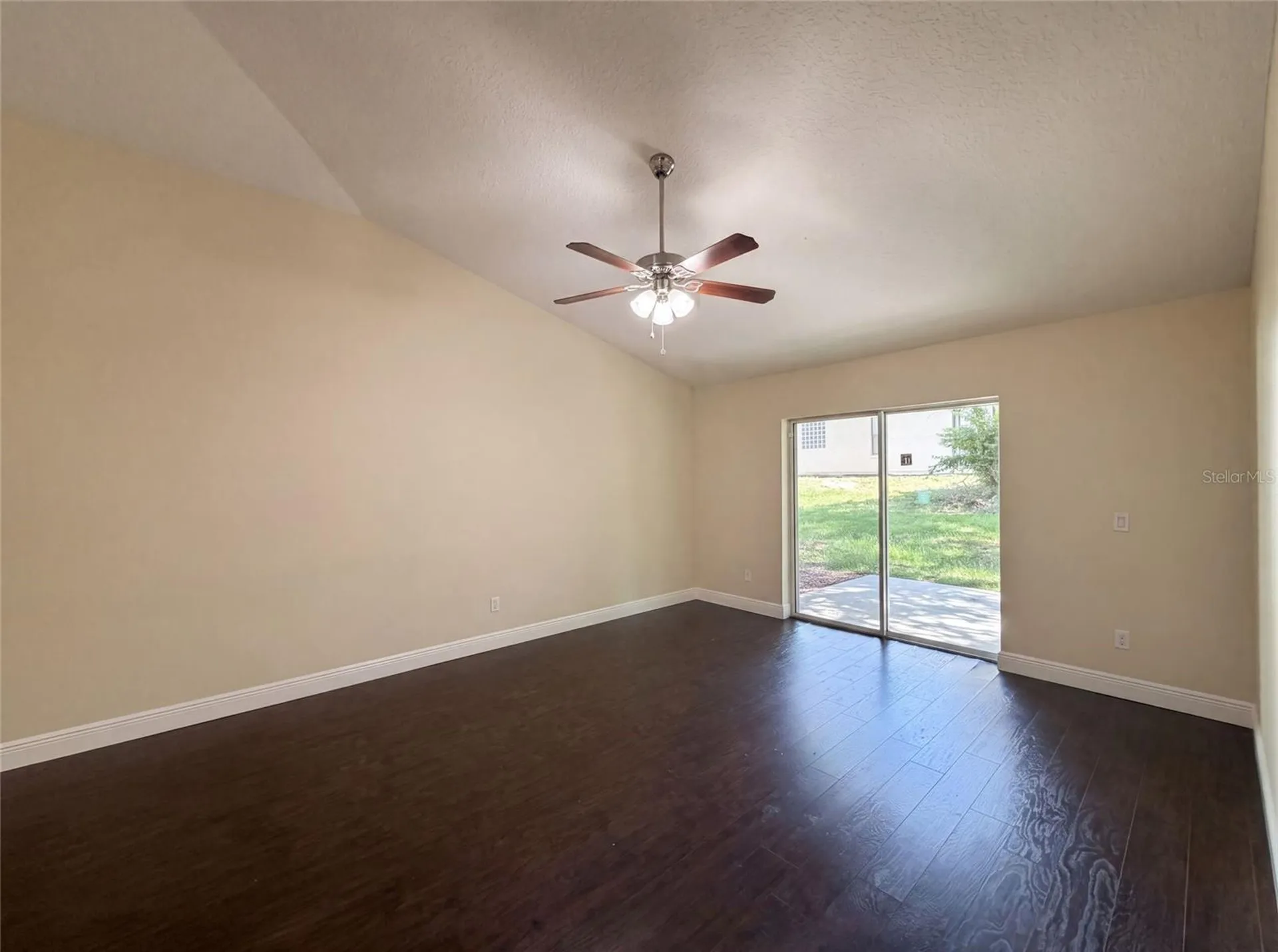 33137 Irongate Drive Leesburg FL 34788