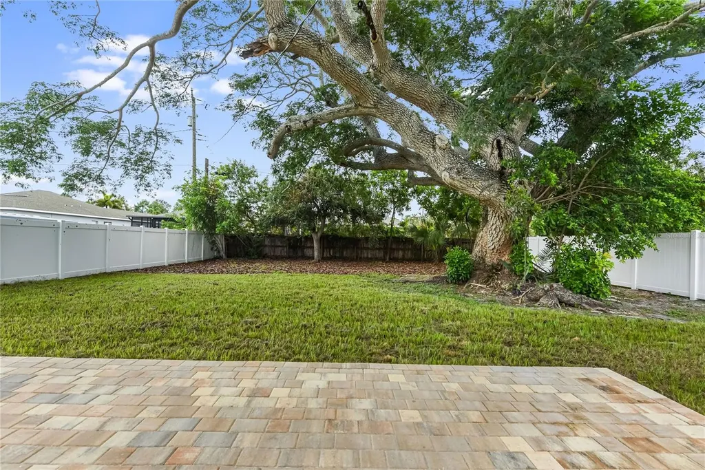 7851 40 Ave N St Petersburg FL 33709