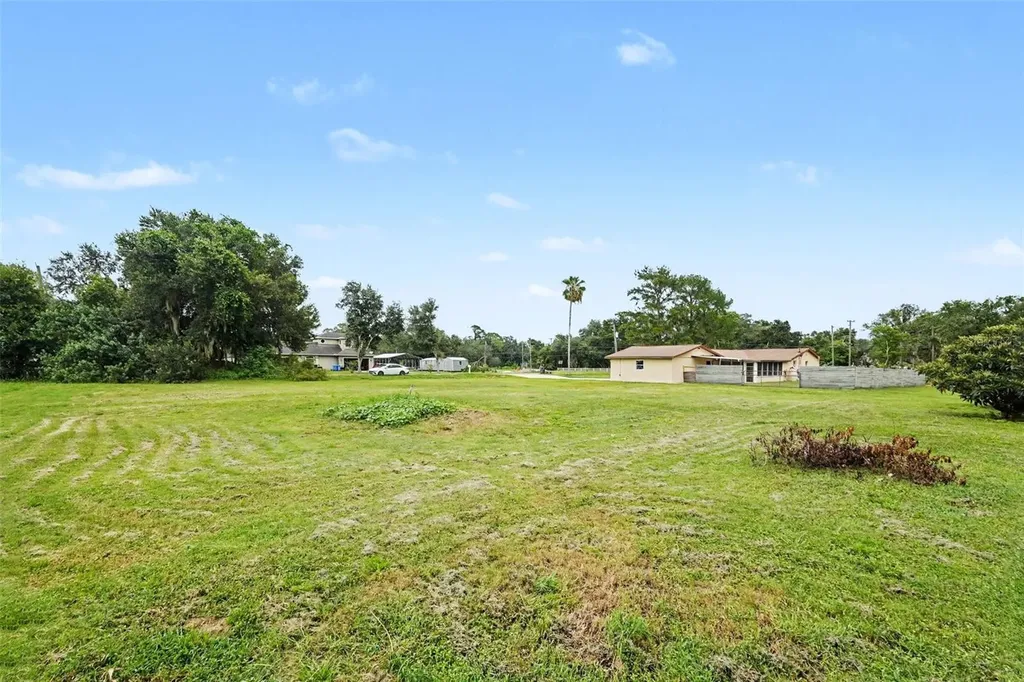9220 Mcintosh Road Dover FL 33527