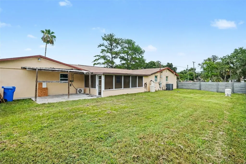 9220 Mcintosh Road Dover FL 33527